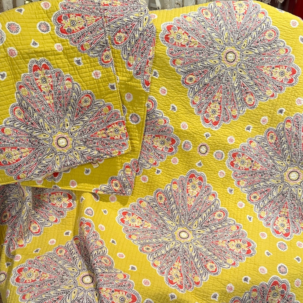 Vibrant Yellow Floral Quilt and 2 Pillow Shams - Picture 4 of 5